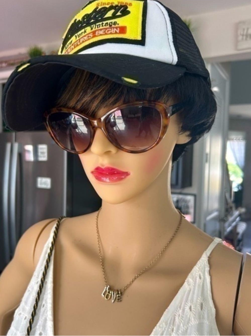 🌸 Betsey Johnson tortoise frame sunglasses sunshades